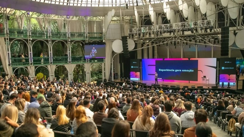 profissionais em evento de turismo B2B